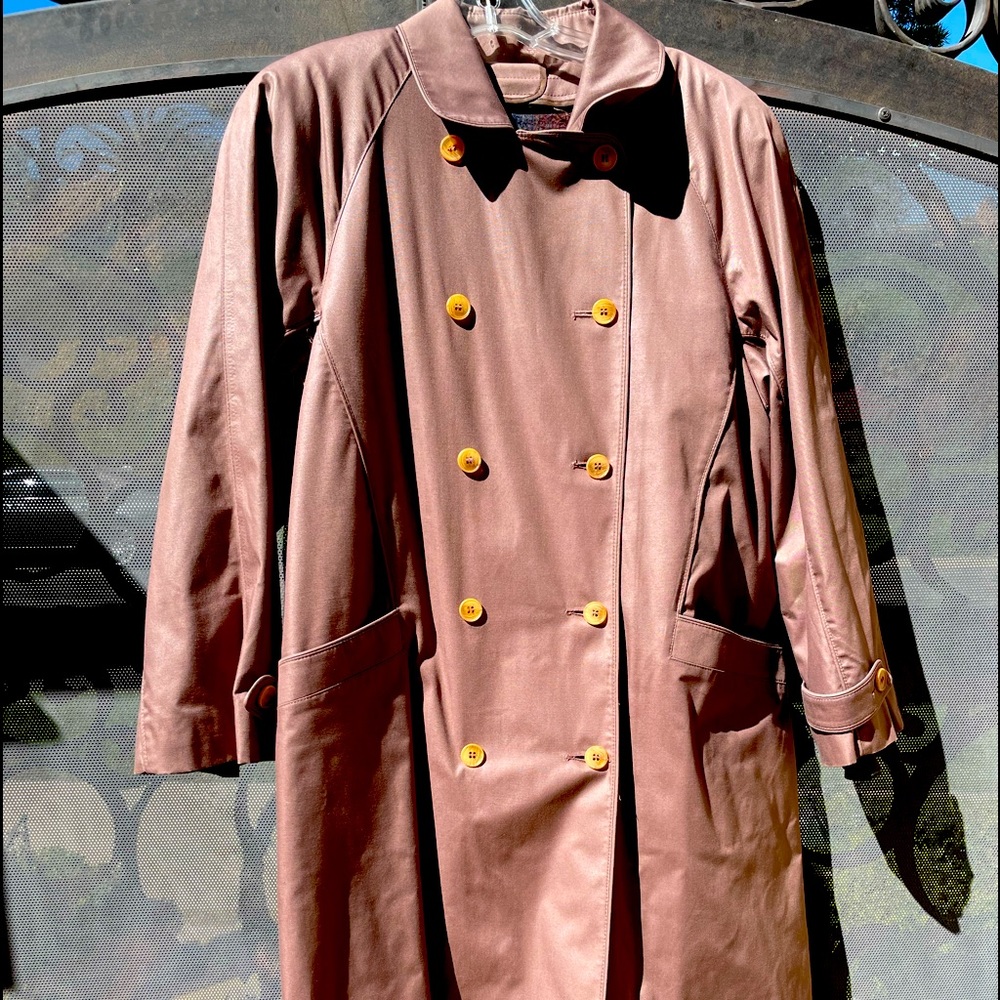 London fog women’s trench coat !